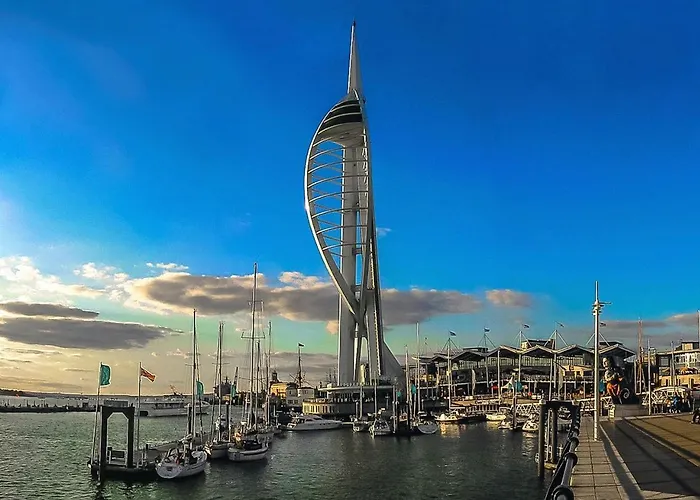 Flat D - Modern, Top Floor, 2 Bedroom, 2 Bathroom Apartment In Central Southsea, Portsmouth